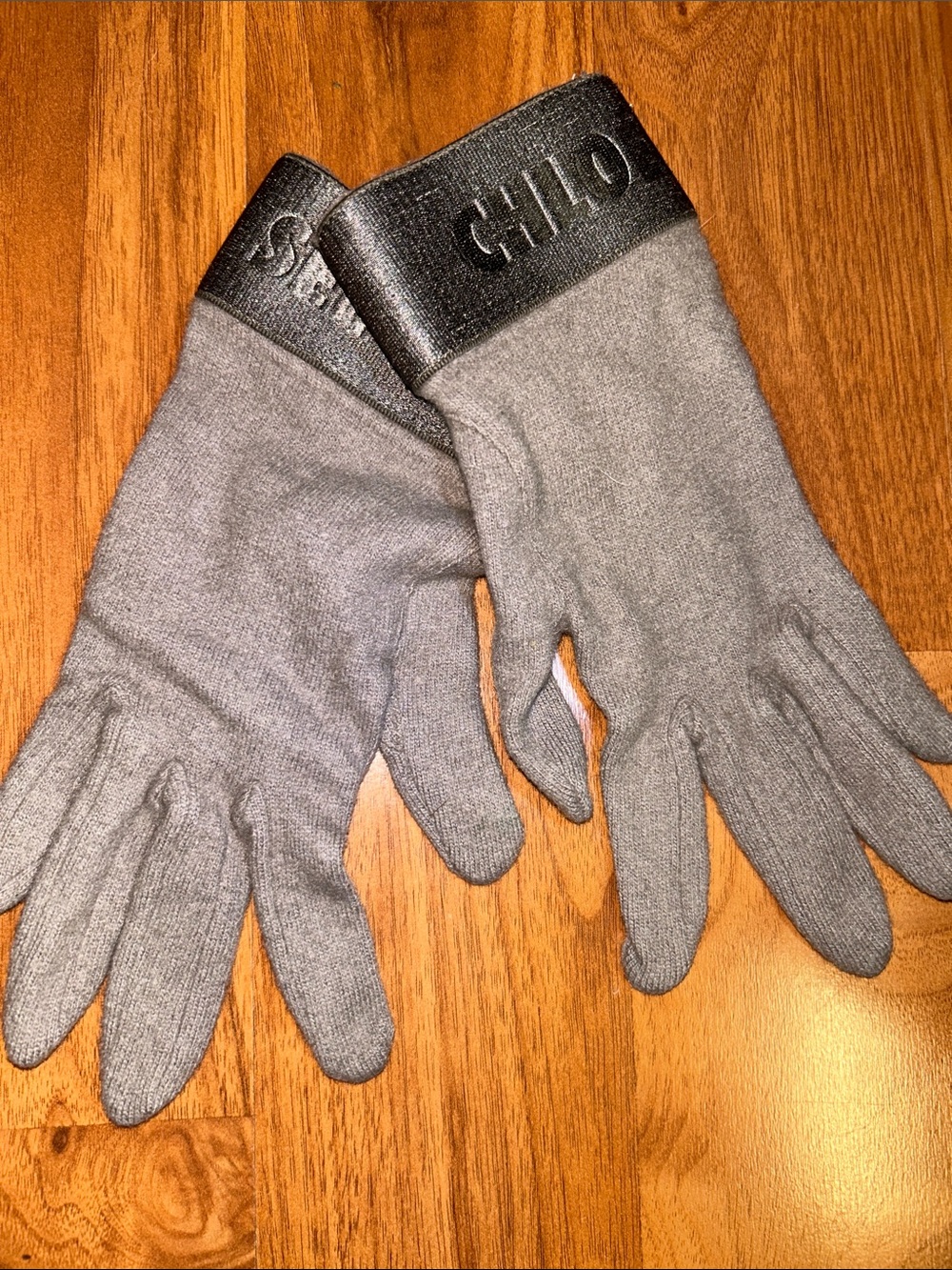 Authentic See By Chloe Women’s Gray Knit Gloves with Branded Cuffs